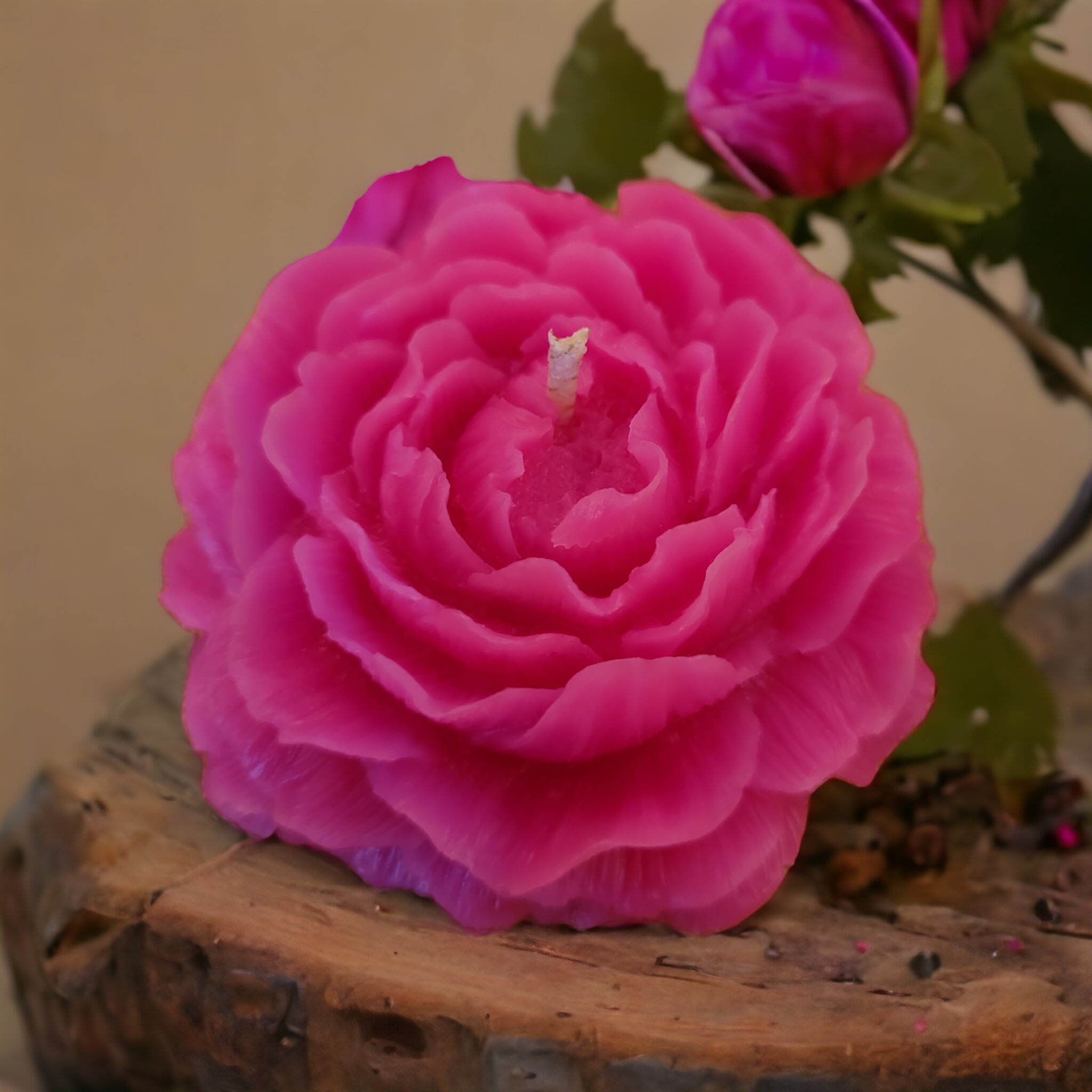 Bougie forme rose parfumée à la rose